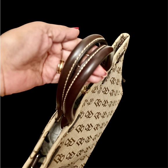 AUTHENTIC DOONEY AND BOURKE SMALL HANDBAG - Picture 6 of 8